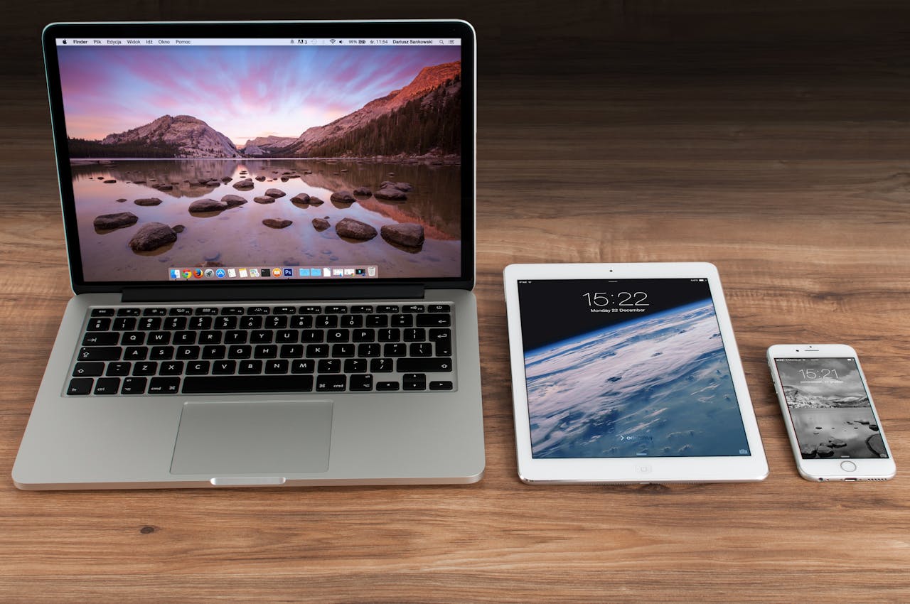 apple iphone smartphone desk.jpg